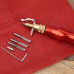 DRÁŽKOVAČ NA KŮŽI