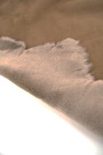 PRAVÁ OVČÍ KOŽEŠINA - SVĚTLÉ HNĚDÁ