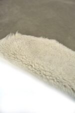 PRAVÁ OVČÍ KOŽEŠINA - ŠEDIVÁ