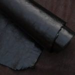 PRAVÁ KŮŽE / HOVĚZÍ USEŇ - ČERNÁ/LAK