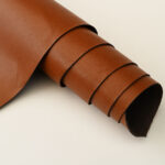 HOVĚZÍ KŮŽE / VALCHOVANÁ HLAZENICE S POVRCHOVOU ÚPRAVOU (LAMINACE) - HNĚDÁ