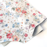 VZOROVANÉ  USNĚ - HOVĚZÍ KŮŽE - KVĚTINY NA BÍLÉM - Obrázek 3
