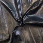 PRAVÁ KŮŽE JEHNĚTINA - ČERNÁ LESKLÁ