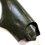 PRAVÁ KŮŽE JEHNĚTINA - TMAVĚ ZELENÁ - LAKOVANÁ