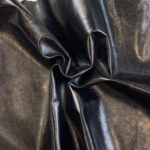 PRAVÁ KŮŽE JEHNĚTINA - ČERNÁ - LESKLÁ