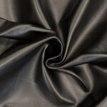 HOVĚZÍ USEŇ - HOVĚZÍ KŮŽE - ČERNÁ S LESKEM / Cela – 15 Kč x 1dm²