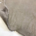 PRAVÁ OVČÍ KOŽEŠINA - SVĚTLE ŠEDÁ