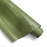 HOVĚZÍ KŮŽE / TŘÍSLOČINĚNÁ HLAZENICE - KROKODILNÍ IMITACE - SVĚTLE ZELENÁ - 0,9 - 1,3 mm