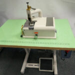 STROJ NA ZTENČENÍ OKRAJÚ SILNÉ KŮŽE