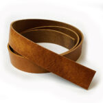 HOVĚZÍ KŮŽE NA OPASEK - ZRZAVÁ – 135 cm - 3,0-3,2 mm