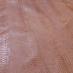 IMITACE HADÍ KŮŽE - HOVĚZÍ KŮŽE - TMAVĚ PUDROVÁ - 0,8-1,1 mm - Obrázek 3