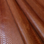 IMITACE HADÍ KŮŽE - HOVĚZÍ KŮŽE - HNĚDÁ - 0,8-1,1 mm