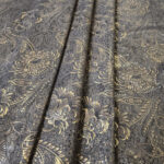 VZOROVANÉ  USNĚ - HOVĚZÍ KŮŽE - BRONZOVÉ KVĚTY NA TMAVĚ HNĚDÉM POZADÍ - 0.6-0.8 mm