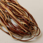 KOŽENÁ ŠŇŮRA PLOCHÁ - KOŽENÝ ŘEMÍNEK - 6mm x 10m. Tloušťka: 1,4-1,6 mm