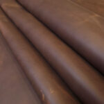 HOVĚZÍ KŮŽE - TŘÍSLOČINĚNÁ HLAZENICE - HNĚDÁ - CRAZY HORSE - 1,2-1,4 mm