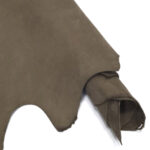 HOVĚZÍ USEŇ - TŘÍSLOČINĚNÁ HLAZENICE - NUBUK - KÁVA - 1.5-1.8 mm