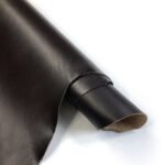 PRAVÁ KŮŽE – HOVĚZÍ USEŇ – TMAVĚ HNĚDÁ