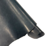 HOVĚZÍ KŮŽE - TŘÍSLOČINĚNÁ HLAZENICE - TMAVĚ TYRKYSOVÁ - 3.4-3.6 mm