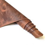 HOVĚZÍ KŮŽE / TŘÍSLOČINĚNÁ HLAZENICE - COGNAC - CRAZY HORSE - 1,8 - 2,0 mm