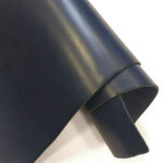 HOVĚZÍ KŮŽE - TŘÍSLOČINĚNÁ HLAZENICE - TMAVĚ MODRÁ - 3.7-3.8 mm