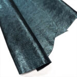 PRAVÁ KŮŽE - HOVĚZÍ USEŇ - METALLIC TMAVĚ TYRKYSOVÁ - 0.8-1.0 mm